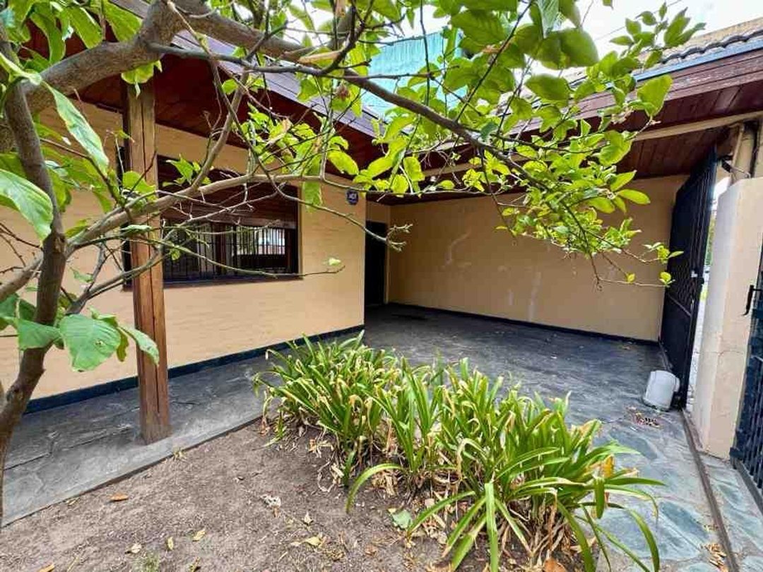 CASA VENTA MERLO NORTE 4 AMBIENTES PILETA QUINCHO