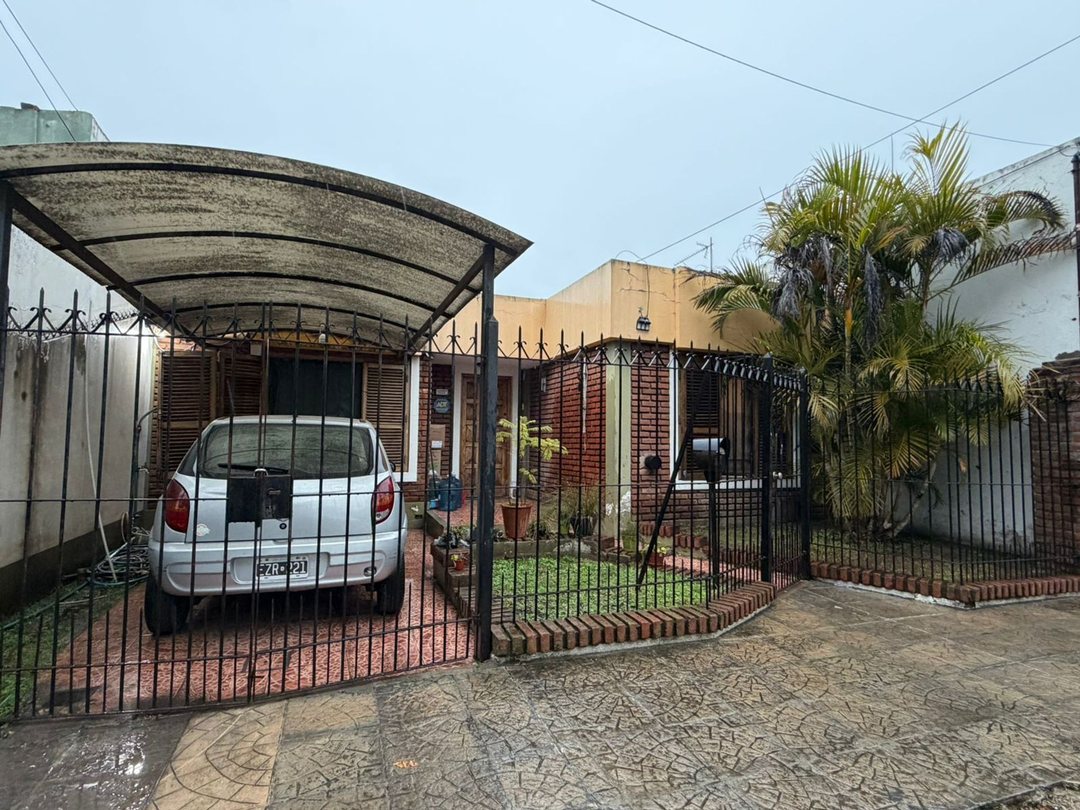 VENTA CASA 3AMB COCHERA APTO CREDITO ITUZAINGO SUR