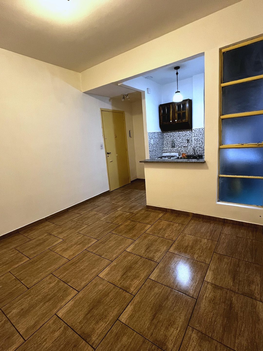 ALQUILER dos ambientes con patio