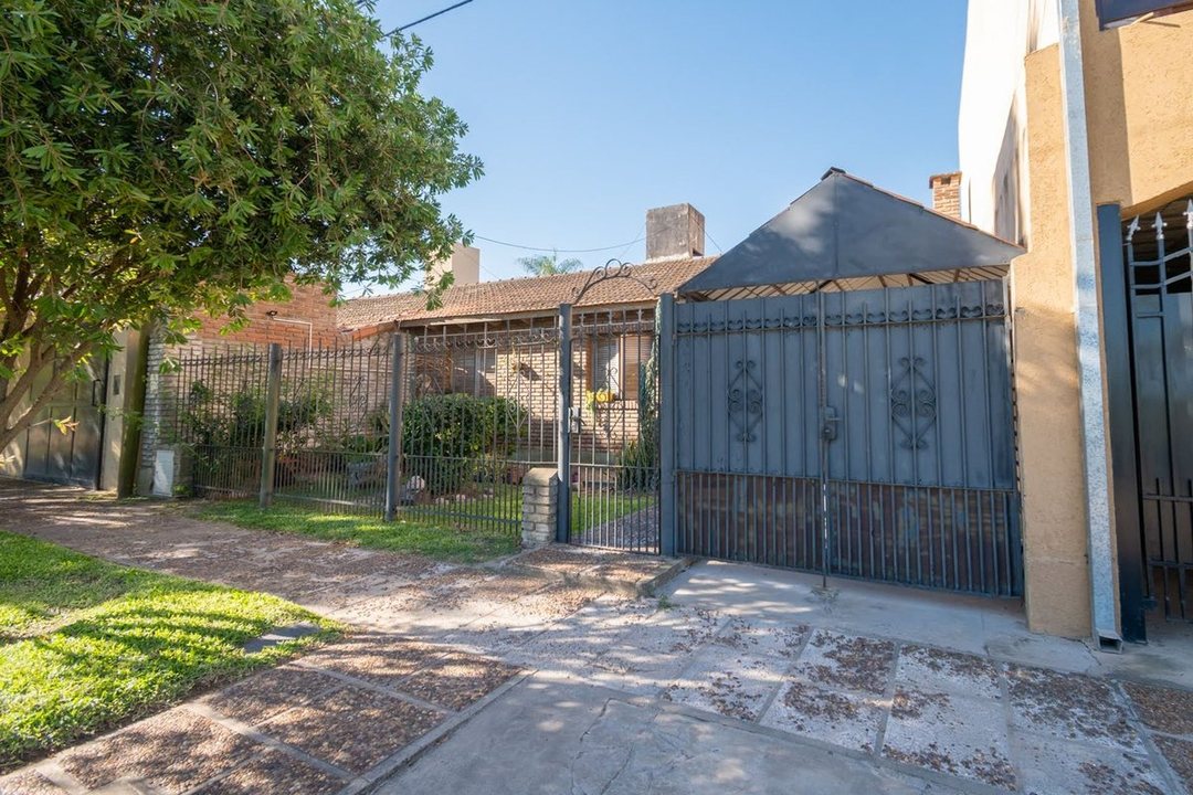 Casa en venta - 3 dormitorios - Ledesco del valle.