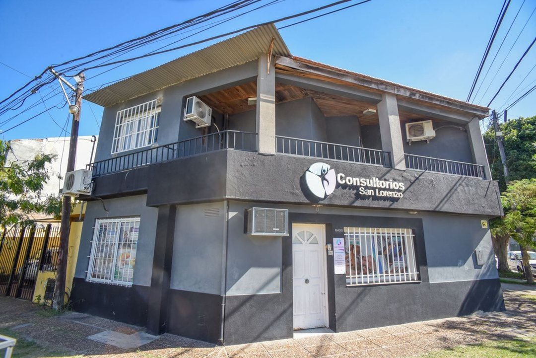 GRAN CASA EN ESQUINA + LOCAL COMERCIAL
