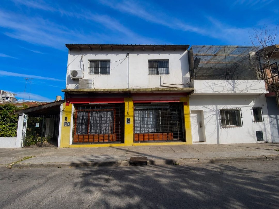 VENTA 2 LOCALES MAS 2 DEPTOS VIRREYES