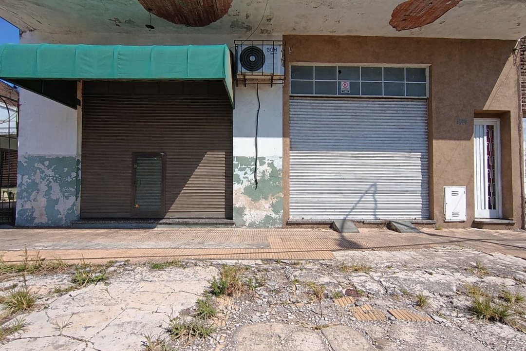 CASA 3 AMB "A REFACCIONAR" C/PATIO, LOCAL Y GARAJE
