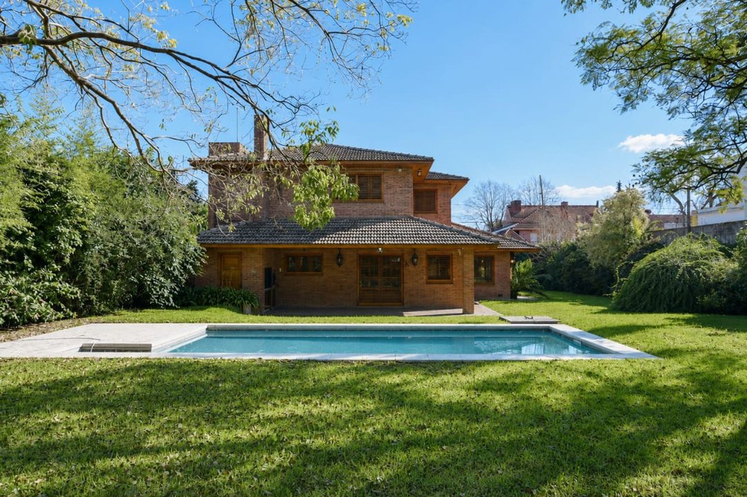CASA EN VENTA LA PLATA 5 DORMITORIOS PARQUE PILETA
