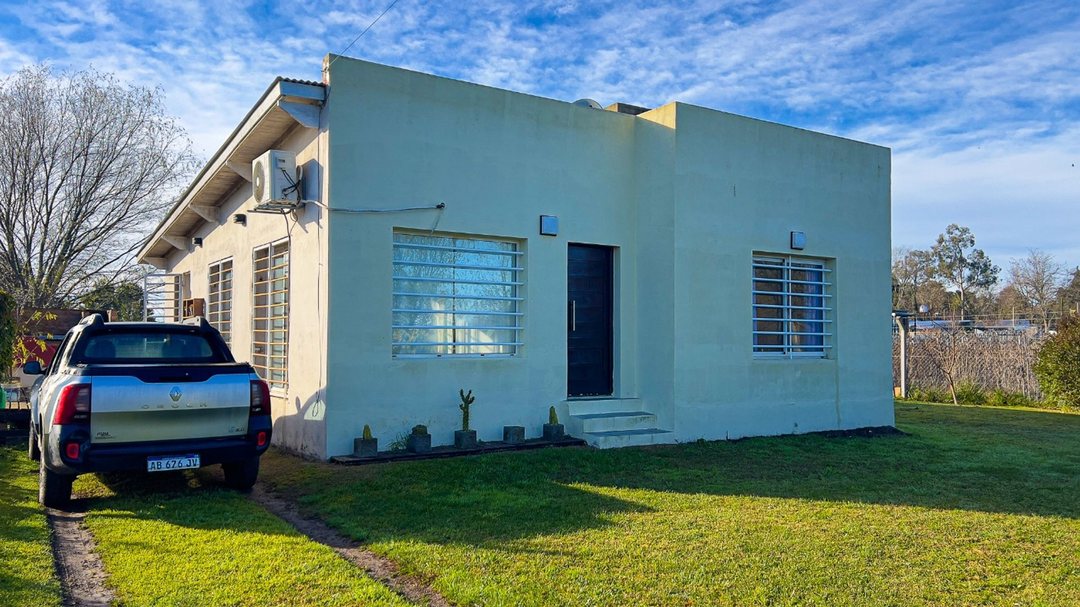 Venta casa 3 ambientes La Laura  Apta credito