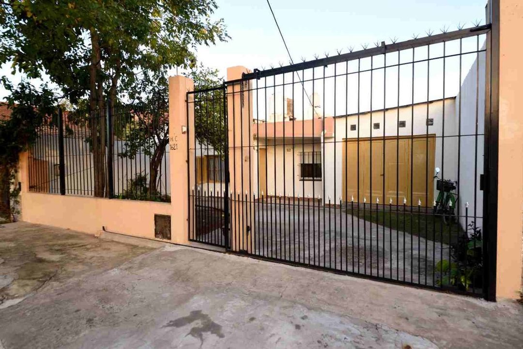 Casa 3 ambientes en venta 9 Abril + departamento