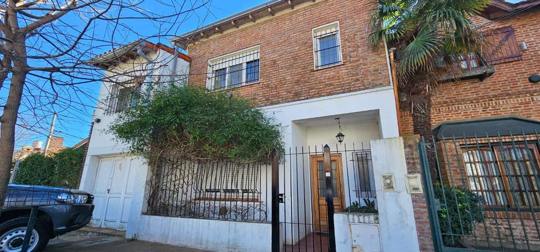VENTA CASA 5 AMBIENTES + PLAYROOM ACASSUSO