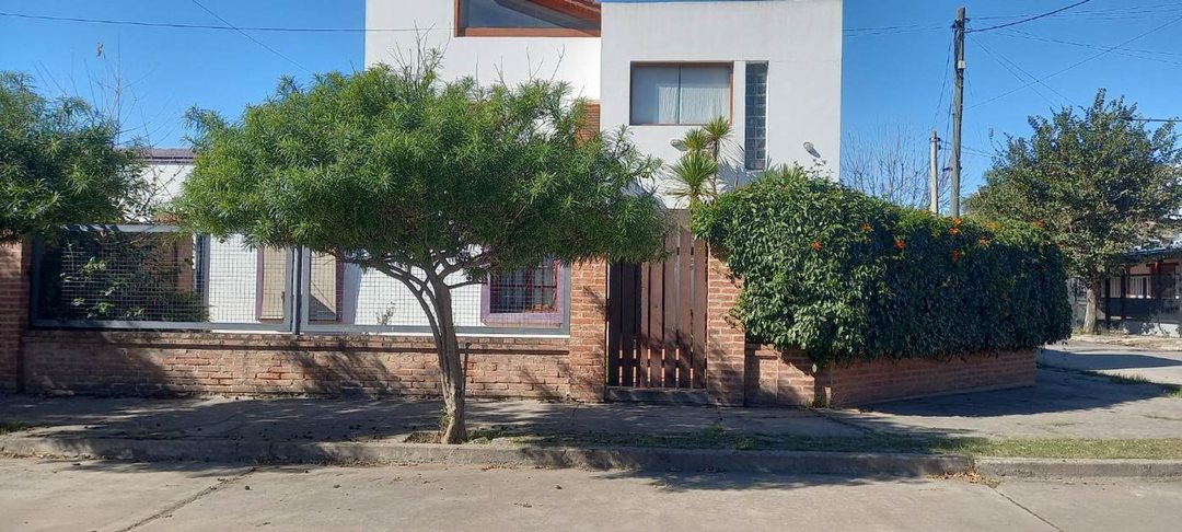 VENTA CASA A REFACCIONAR  BARRIO CHATEAU CARRERAS