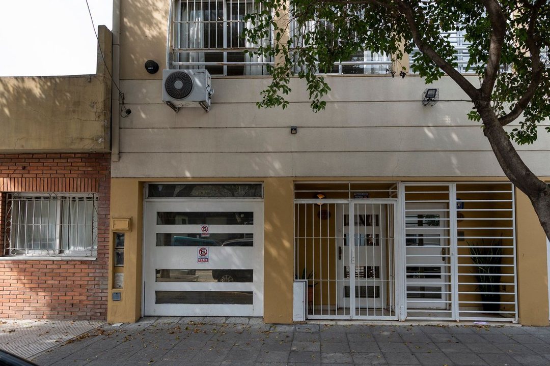Venta PH 3 amb, patio, 2 cocheras, P. Chacabuco