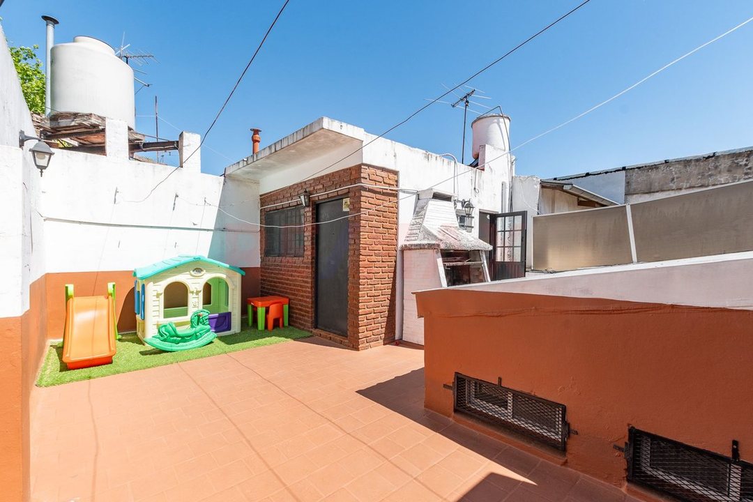 VENTA PH 4 AMB CON TERRAZA Y PARRILLA EN POMPEYA
