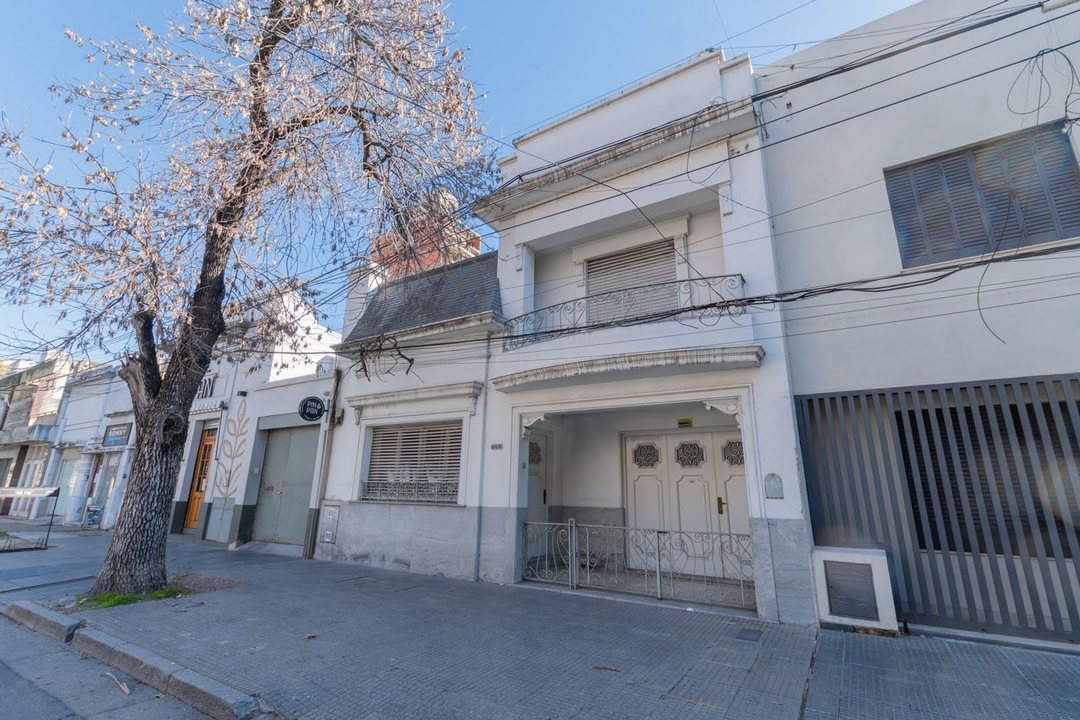 Venta - Casa 4 Dormitorios en Barrio Constituyente