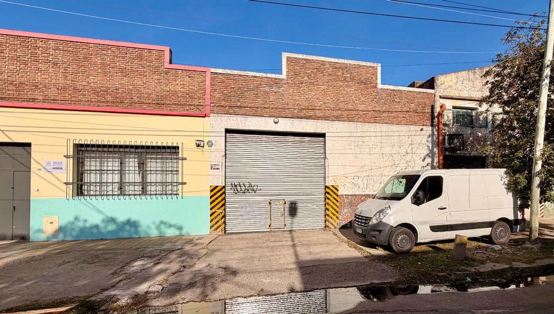 GLAPON 797M2 CUB. C/ 250M2 DESC. SALIDA 2 CALLES.