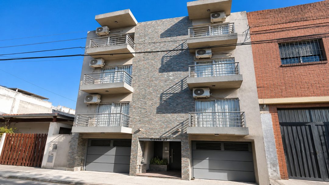 VENTA DEPTO 3 AMB LOMAS DEL MIRADOR AMPLIO PATIO