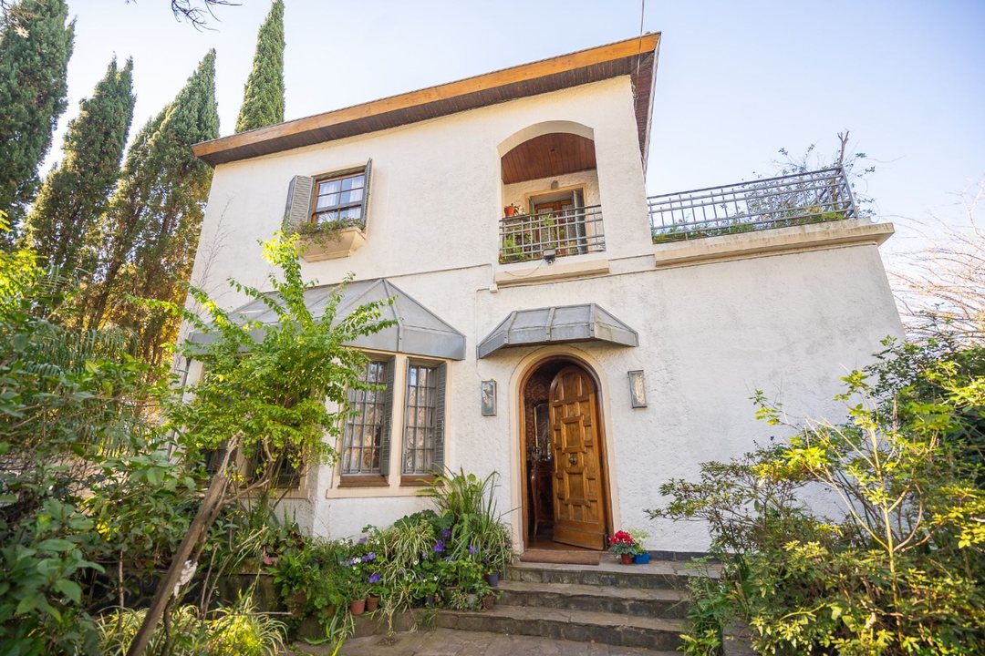 Casa con gran parque y pileta en La Lucila