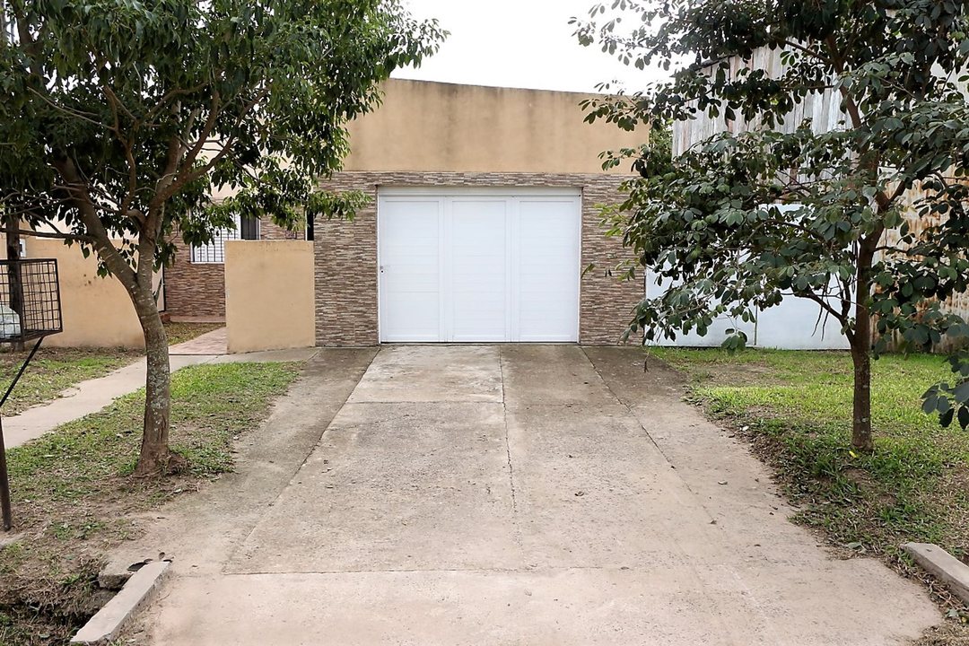 SE VENDE CASA EN BARRIO MARTELOSSI, RECONQUISTA