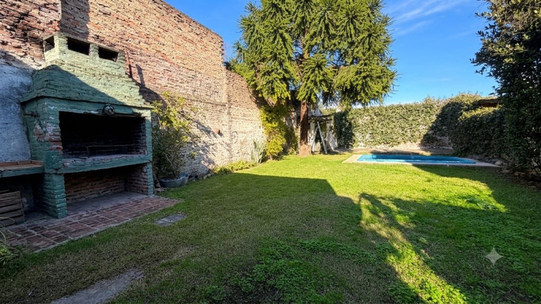 VENTA CASA 4AMB+LOCAL COMERCIAL/PILETA VILLA TESEI