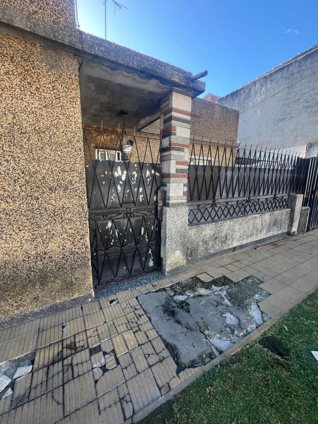 Casa, multifamiliar en venta A REFACCIONAR