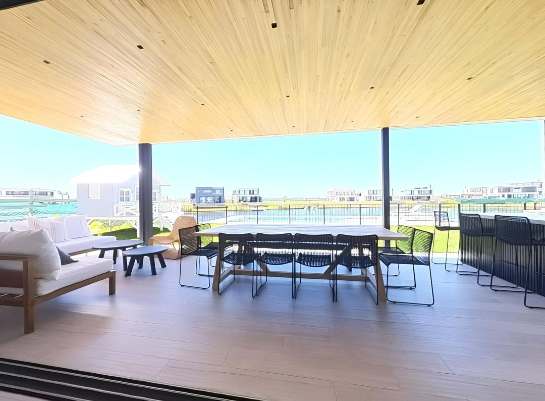 VENTA CASA AL LAGO BARRIO COSTAS PUERTOS