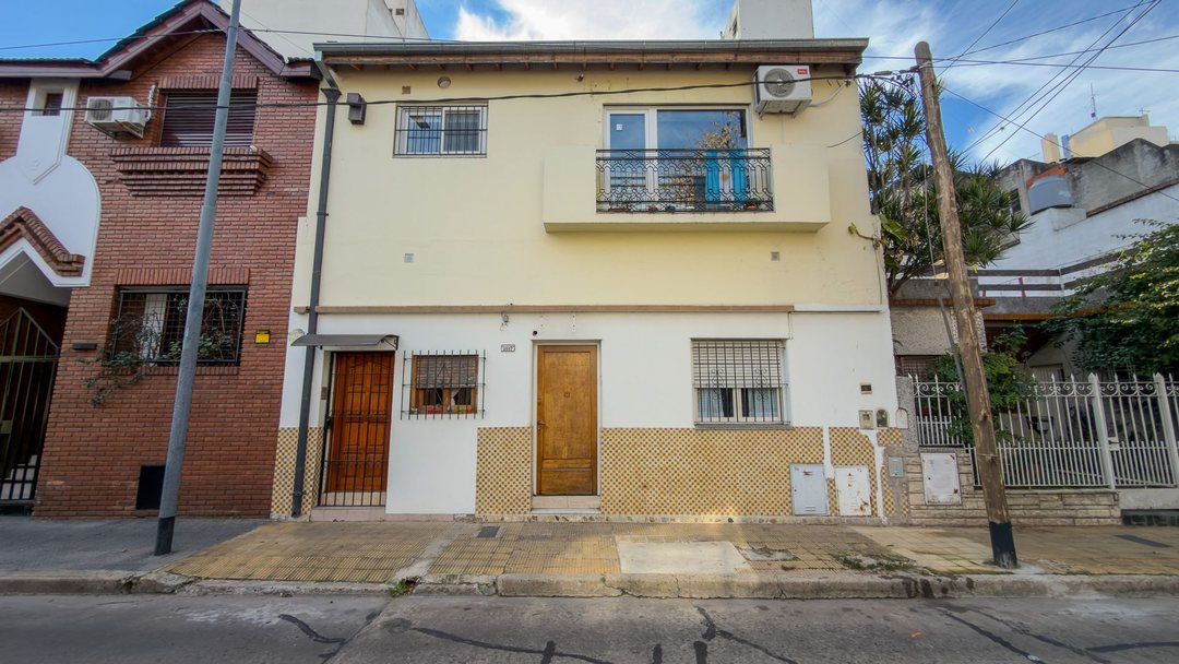 VTA CASA lote propio 8,66x17 APTO CREDITO V REAL