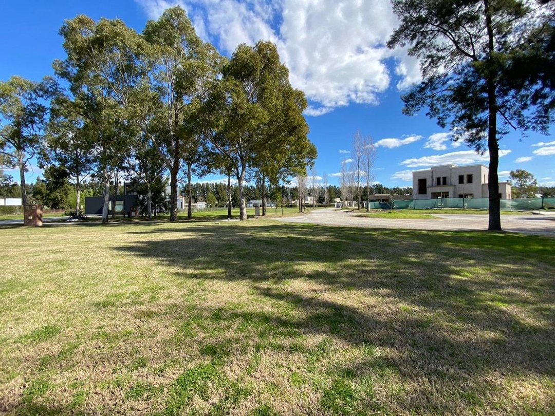 LOTE EN VENTA EN MIRALAGOS