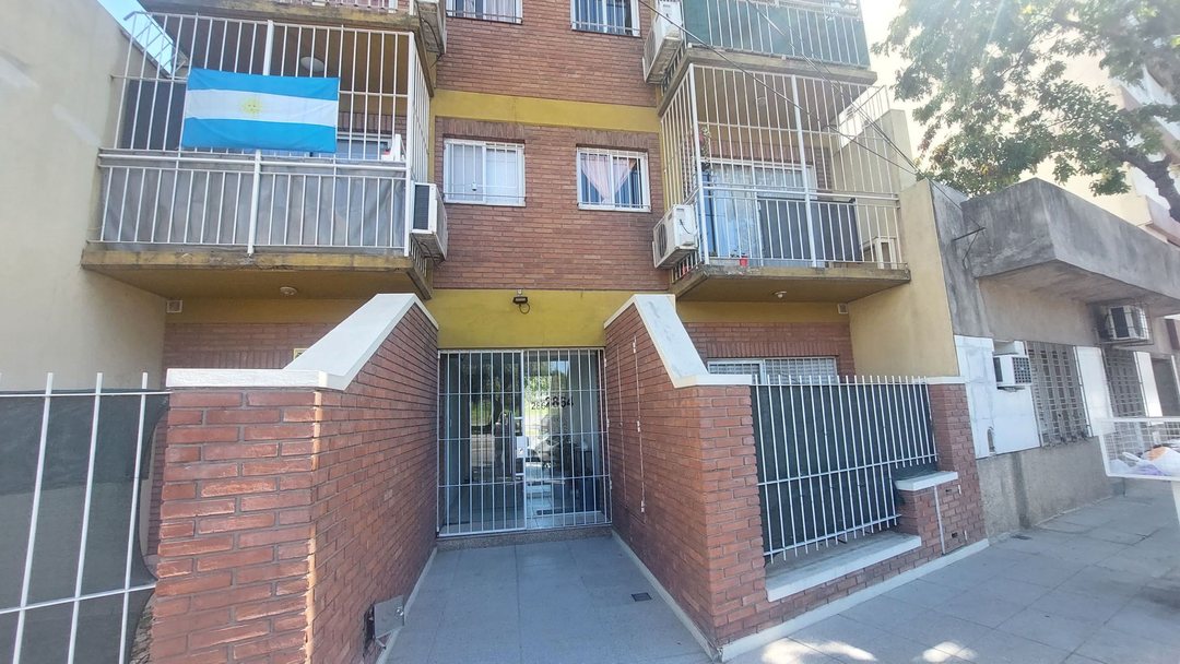 VENTA DEPARTAMENTO DOS AMBIENTES CON BALCON FRENTE