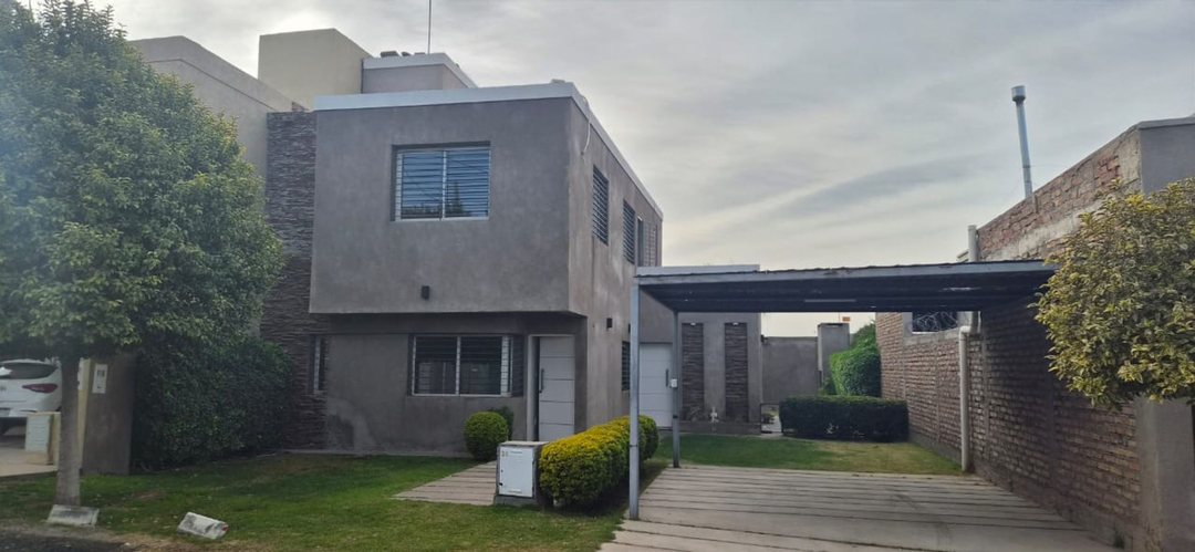 Casa APTA CREDITO - Barrio Privado. Santa Lucia