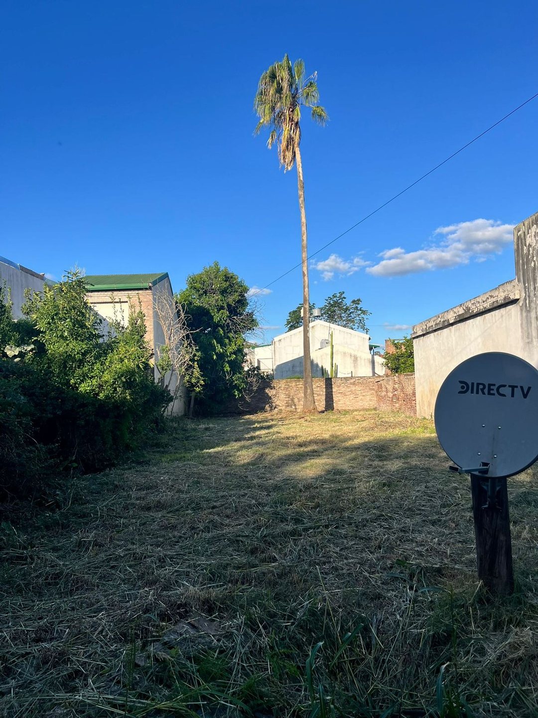 Lote con casa a reciclar en el centro de Zavalla