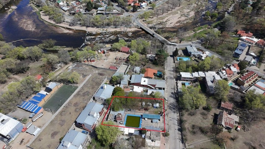 VENTA PROPIEDAD SALON PILETA QUINCHO BAÑOS COCINAS