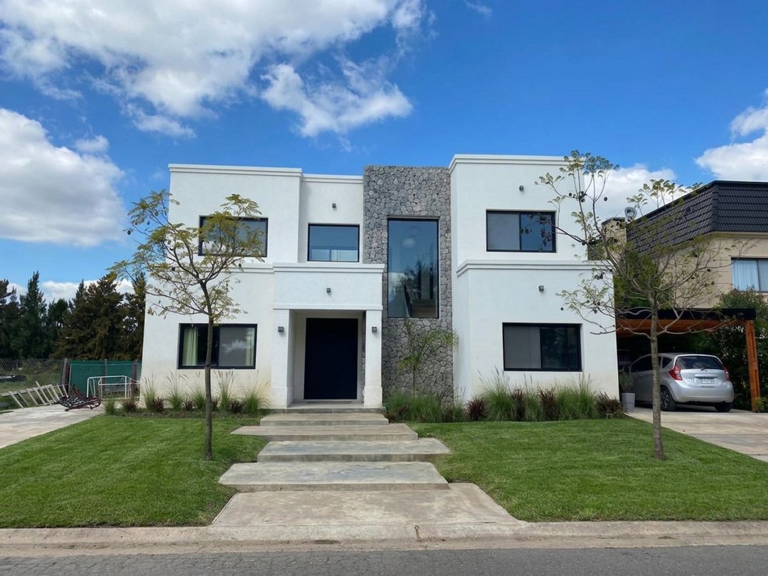Casa 4 dorm. en Venta en Barrio San Benito al río