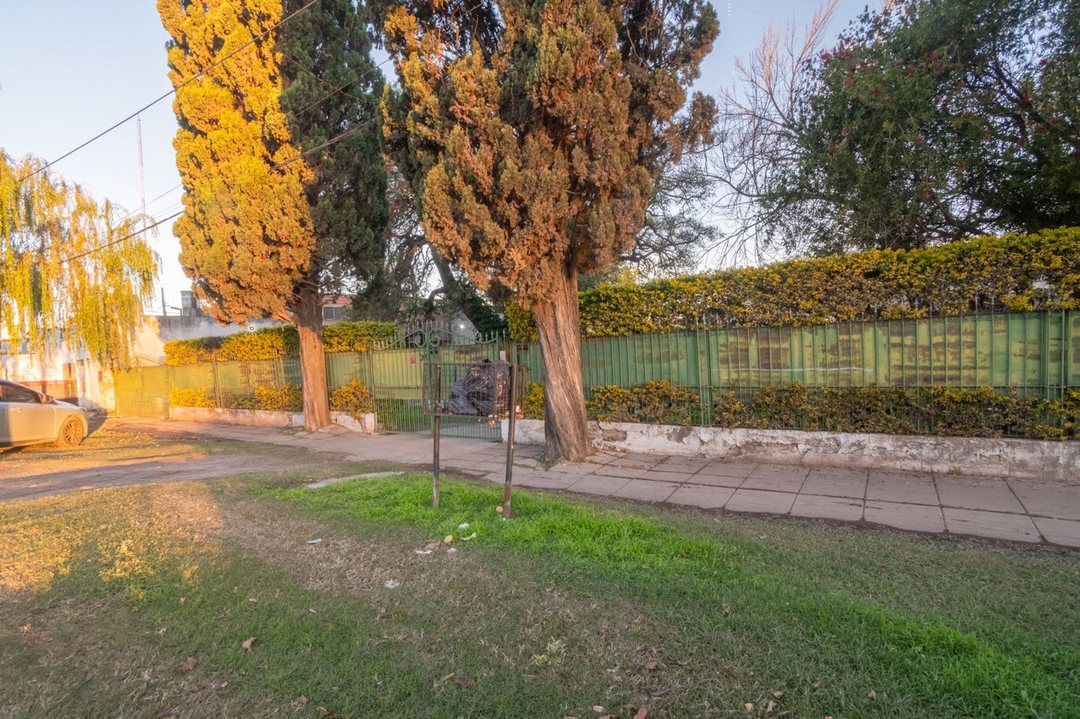 Casa con gran parque y quincho en Santo Tomé