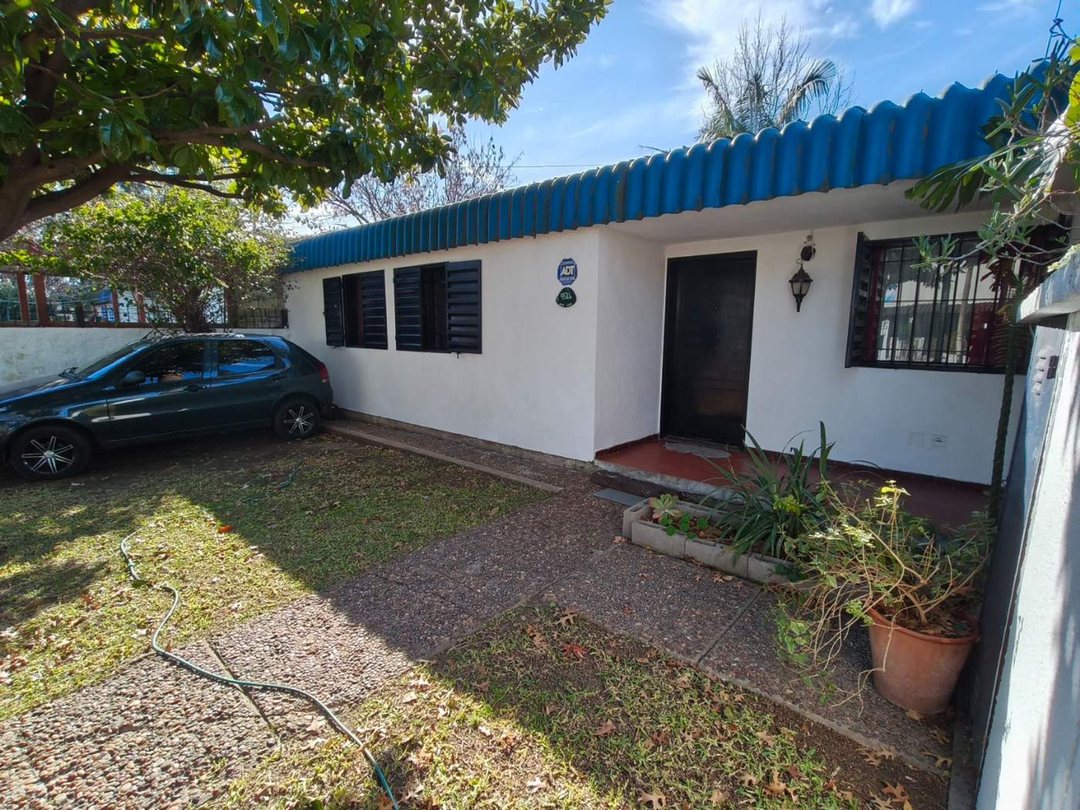 Casa 4 Amb. con Parque en Barrio FOECYT
