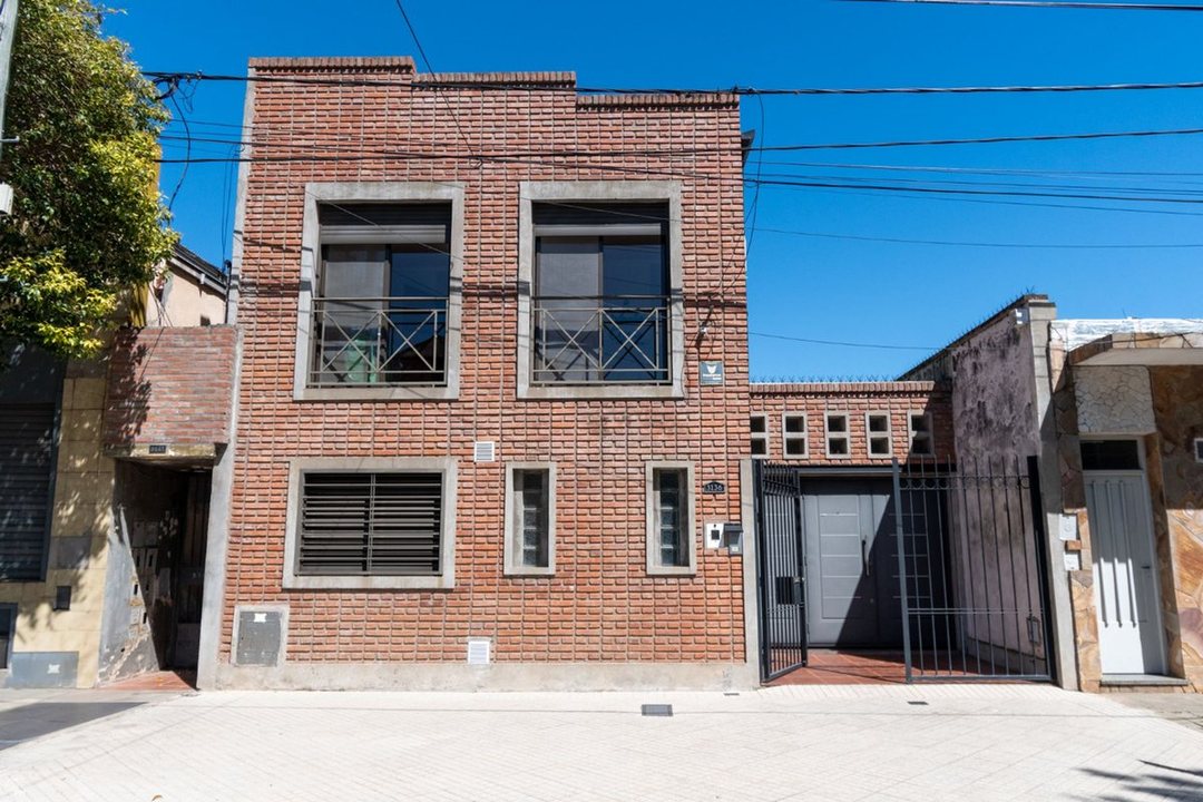 CASA EN VENTA TRES DORMITORIOS COCHERA SAN MARTIN