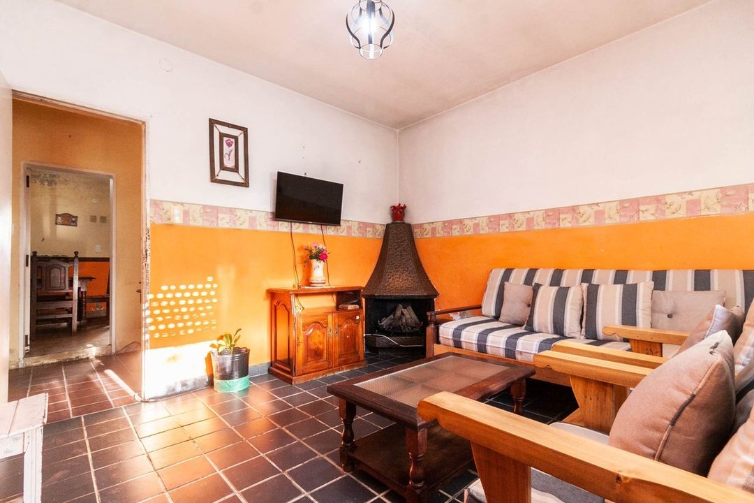 VENTA CASA 4 AMB C/JARDIN,PATIO Y COCHERA-GUILLÓN