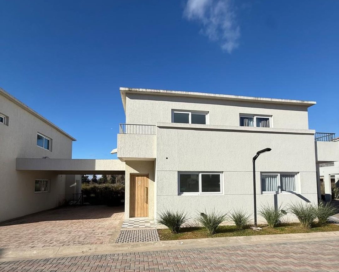 VENTA CASA tipo dúplex en CHIC VILLAGE PILAR