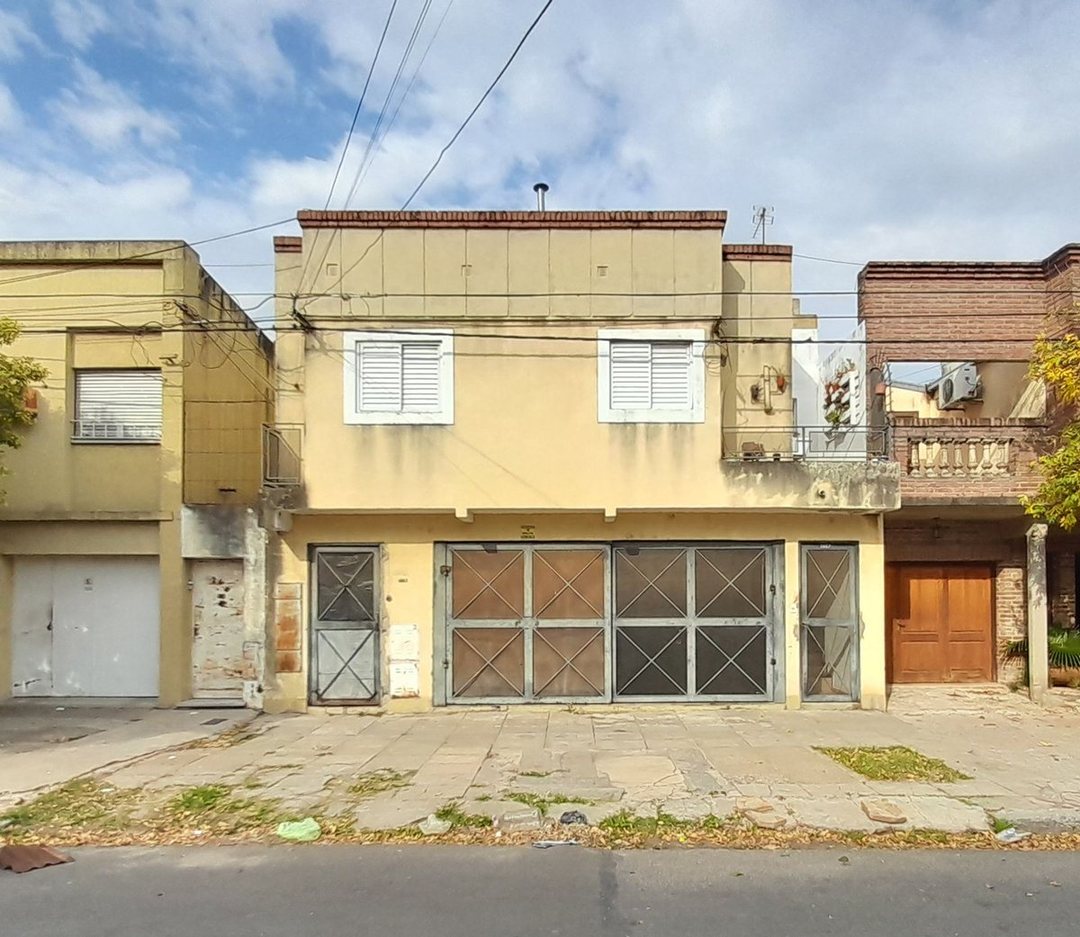 TERRENO INTERNO Y COCHERA EN BARRIO ROMA