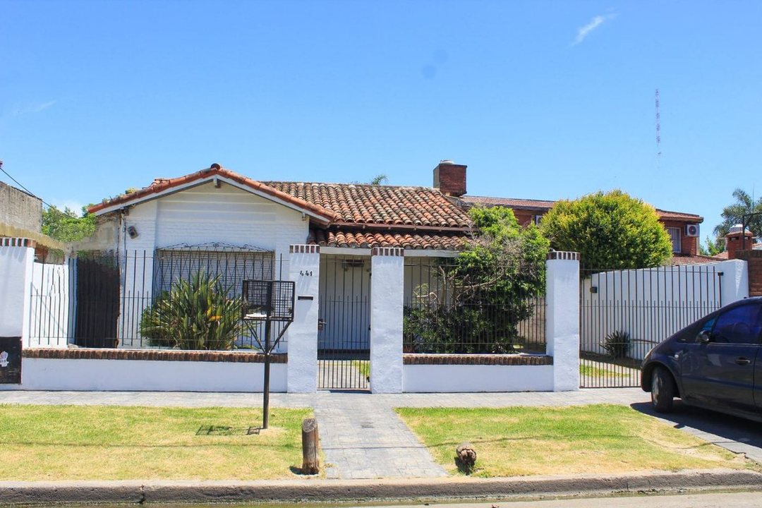 CASA 4 AMBIENTES EN VENTA TRONCOS DEL TALAR