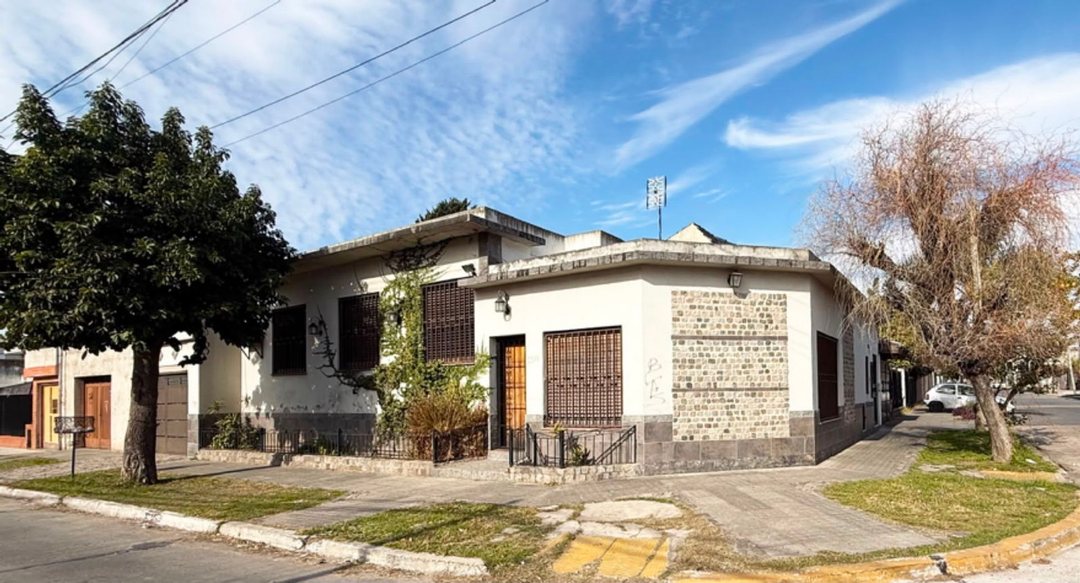 VENTA CASA 3AMB. /LOCAL EN ISIDRO CASANOVA