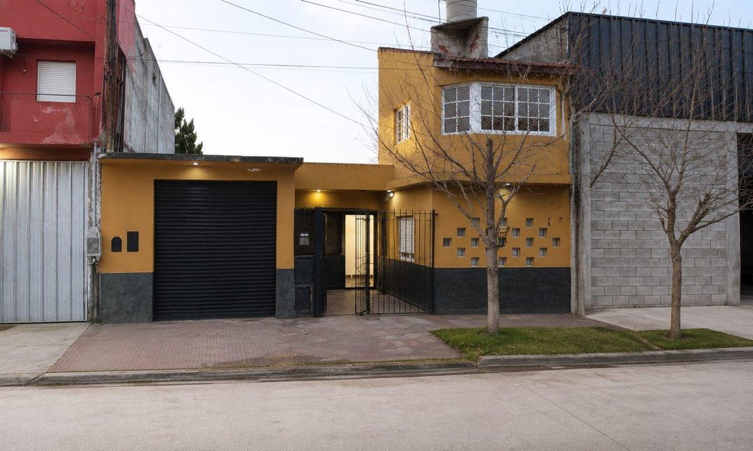 CASA 2 DORMITORIOS EN VENTA EN DOLORES +DPTO