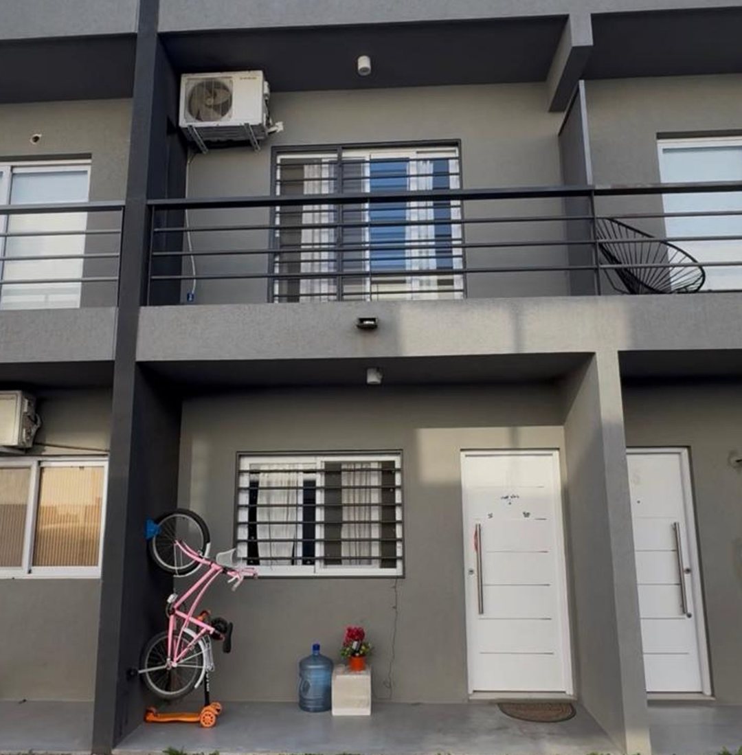 VENTA TRIPLEX - ADOLFO SOURDEAUX -3 AMB - PLAYROOM
