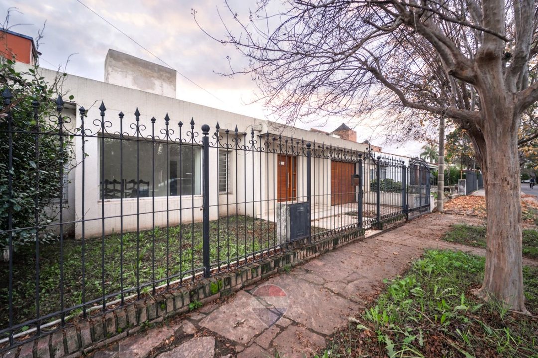 VENTA CASA 2 DORM+ HABITACION INDEPENDIENTE CBA
