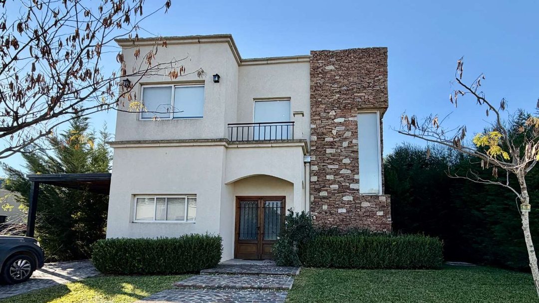 CASA EN VENTA 4 AMB EN SANTA ELENA PILAR DEL ESTE