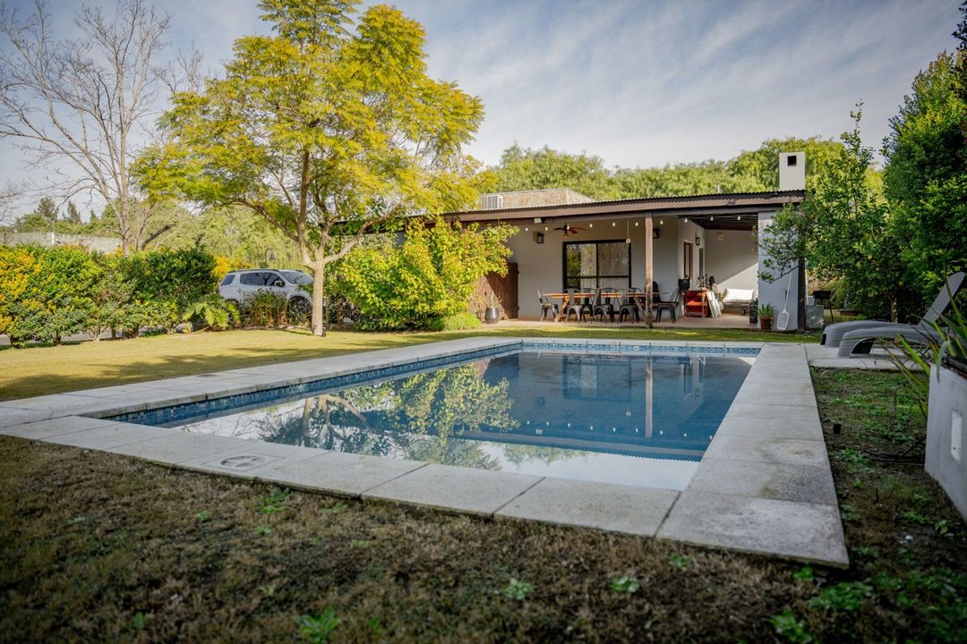 Casa 4 amb todo luz- jardin y piscina