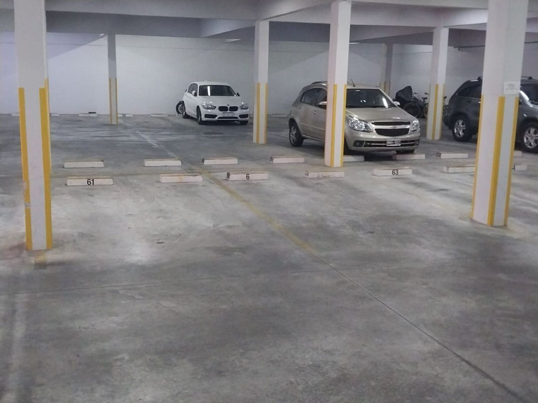 Venta cochera cubierta subsuelo Caseros