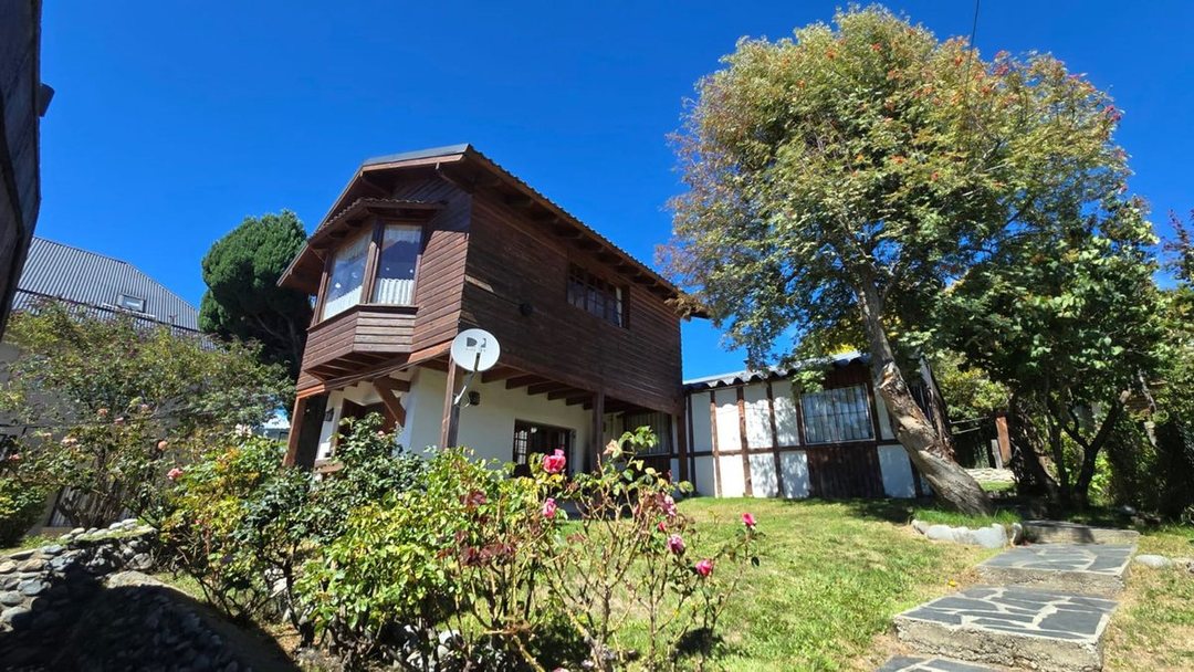 Hermosa casa más dos cabañas en Melipal