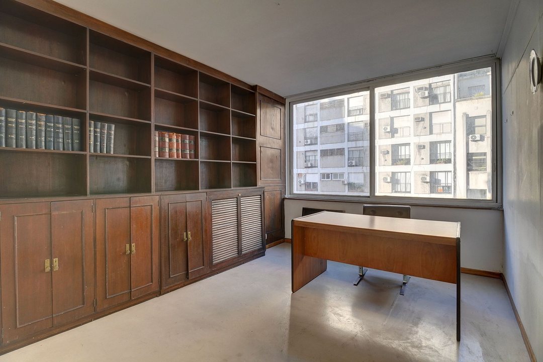 VENTA Oficina 5 ambientes Recoleta frente