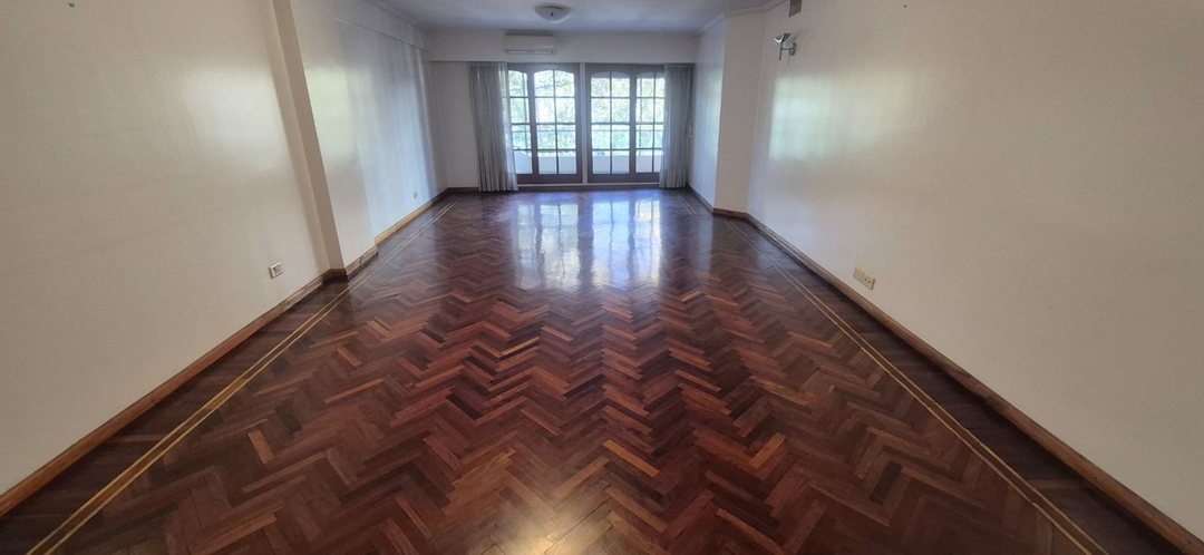 En Venta Departamento 4 dormitorios Zona Monumento