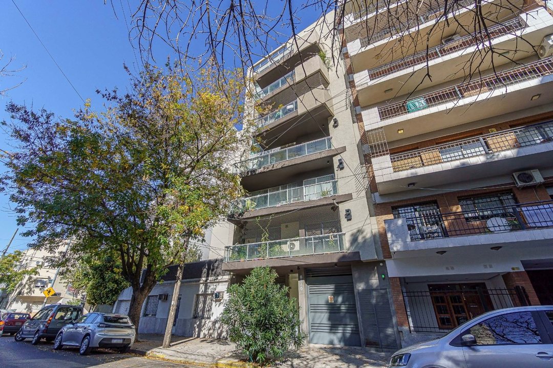 Venta Depto 2 ambientes con terraza propia Liniers