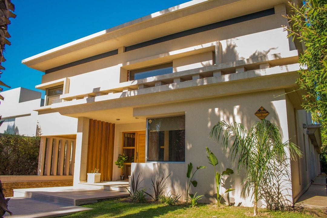 CASA 4 DORMITORIOS - BARRIO CERRADO SAN MARINO