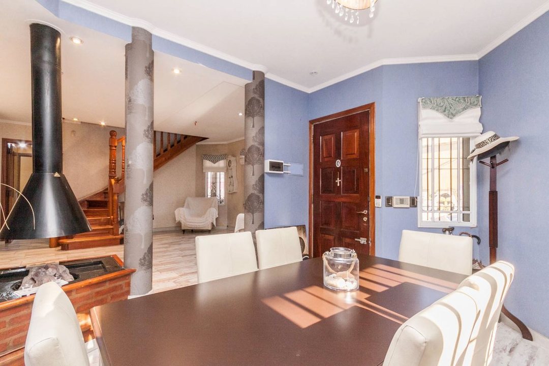 VENTA CASA 5 AMBIENTES CON PATIO Y COCHERA LANUS