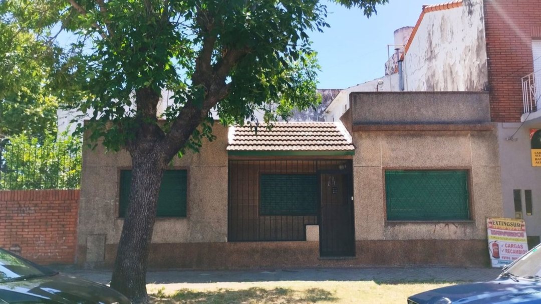 Casa a la venta de 3 ambientes. Banfield
